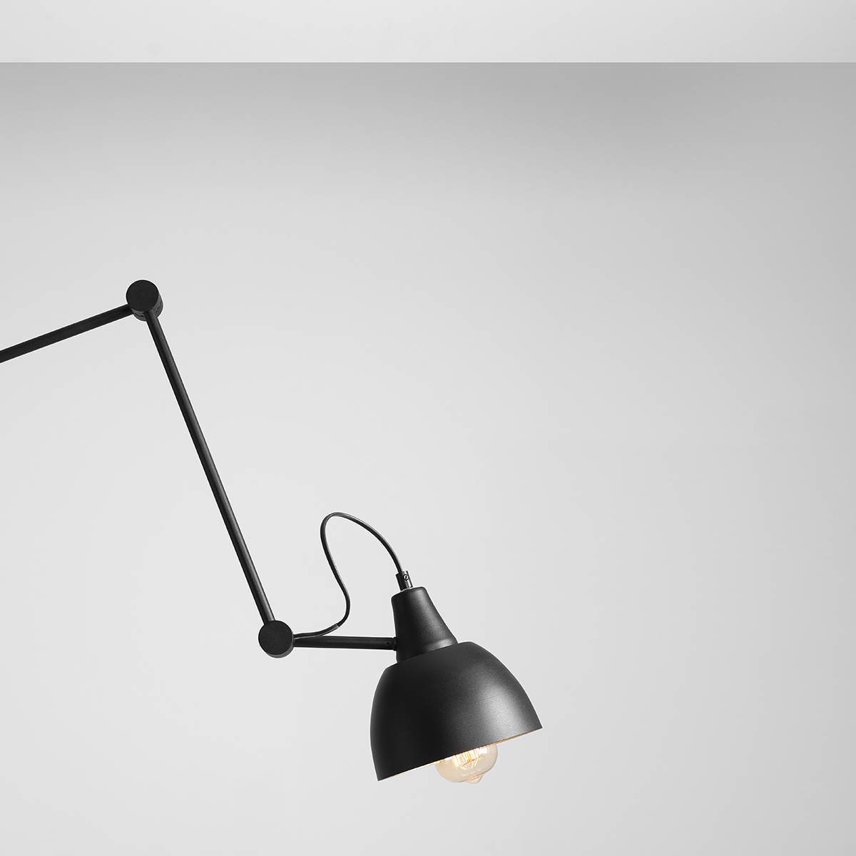 LAMPA STOJCA AIDA BLACK (zoty rodek klosza)